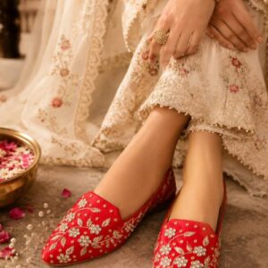 Gulnaar Heritage Juttis