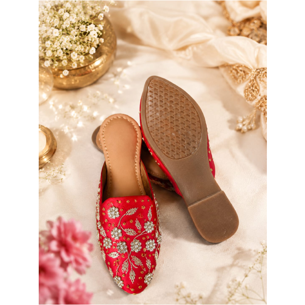 Gulnaar Heritage Juttis