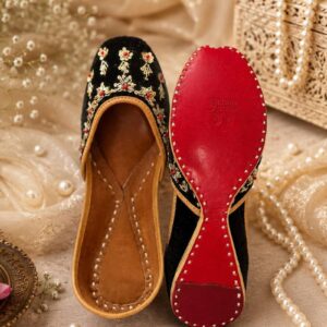Noor-E-Zareen Velvet Juttis